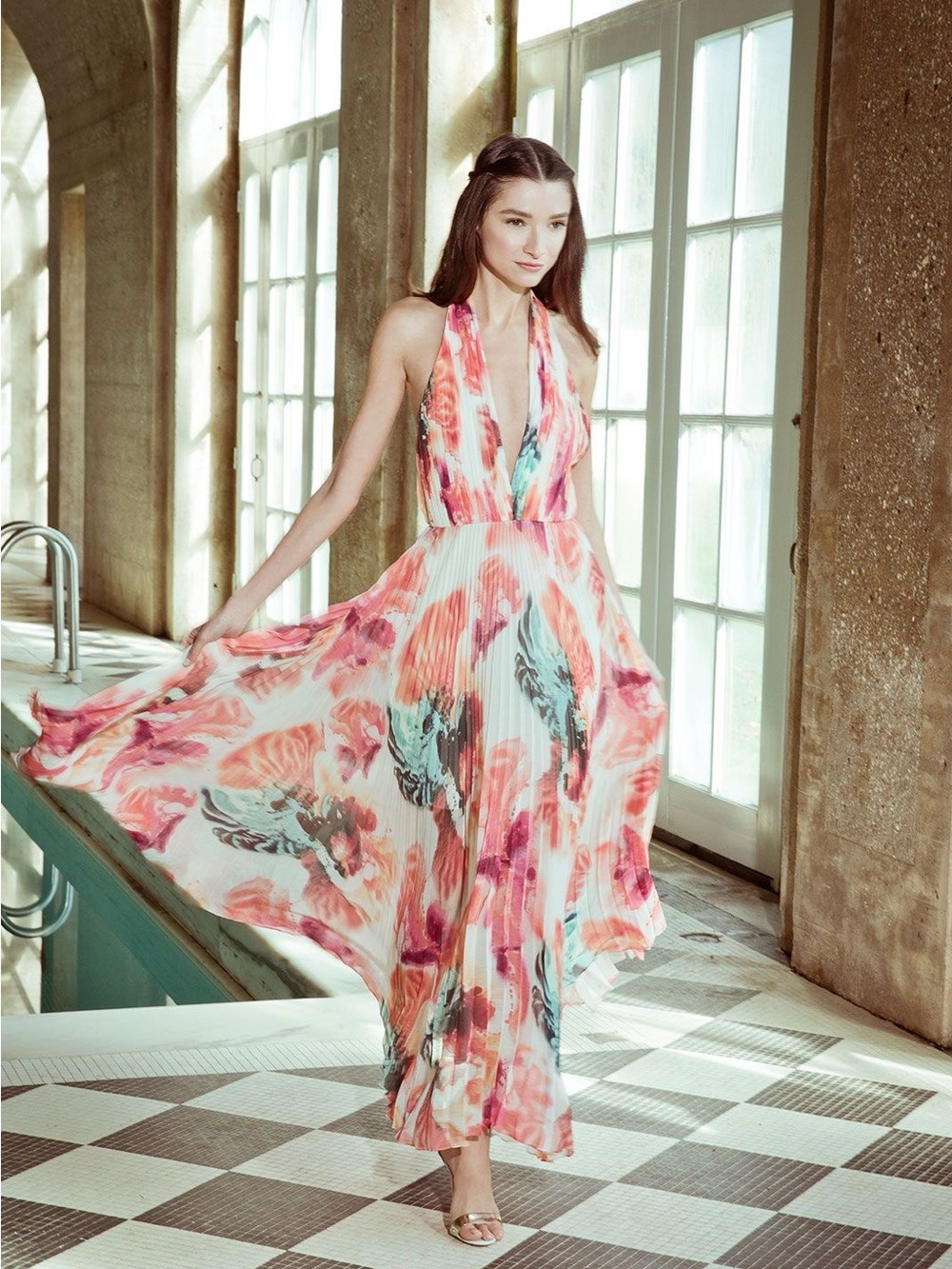 Alice + Olivia Clare Pleated Maxi Dress In Abstract Pigment Size 2